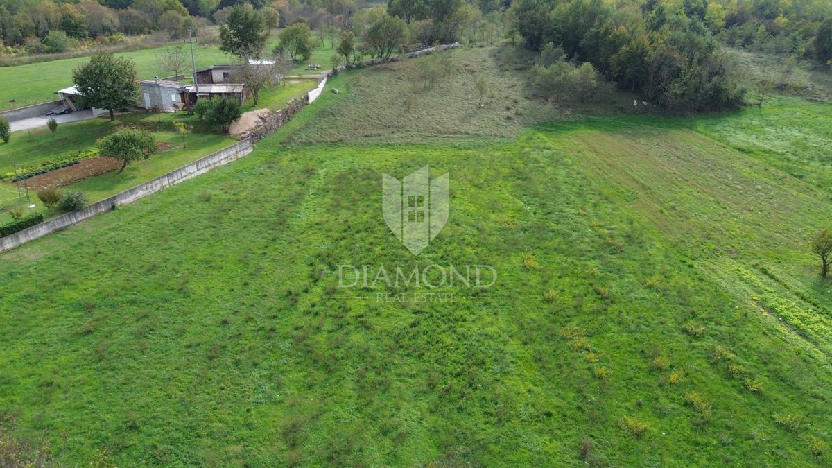 Ampio terreno vicino a Albona
