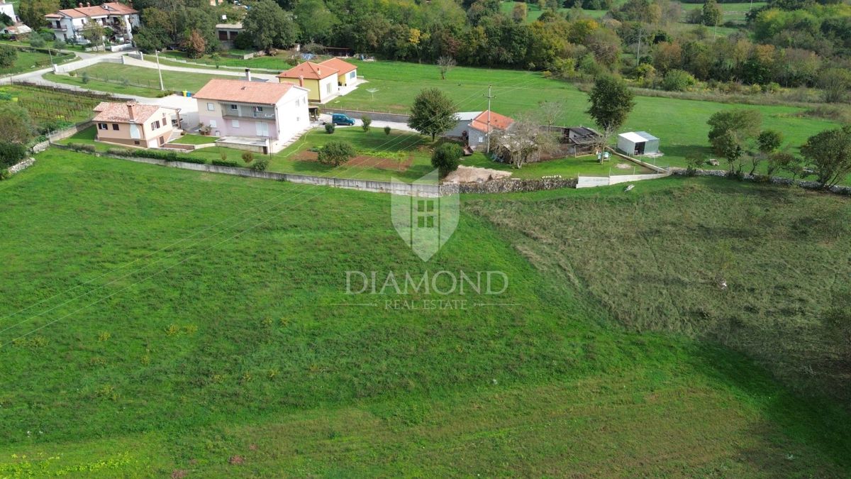 Ampio terreno vicino a Albona