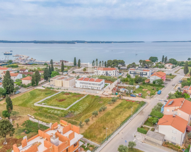 Terreno edificabile dal design concettuale proprio accanto al mare, Fasana! 