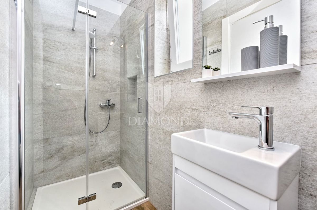 Una bella casa con piscina e vista sul mare, nelle vicinanze di Fasana!