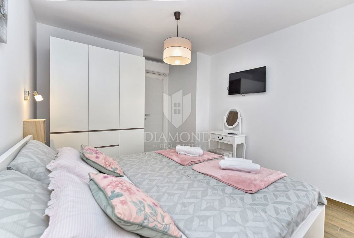 Una bella casa con piscina e vista sul mare, nelle vicinanze di Fasana!