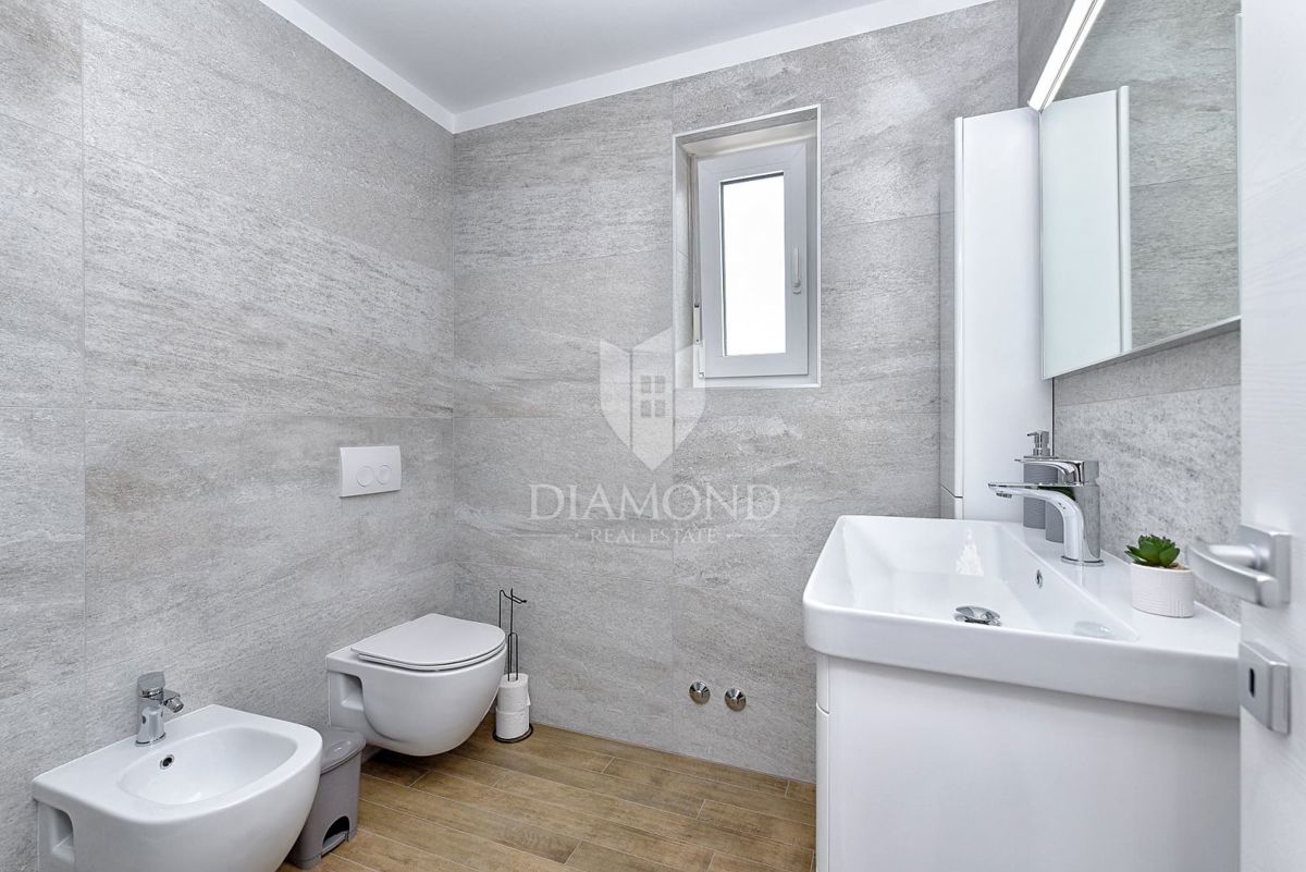 Una bella casa con piscina e vista sul mare, nelle vicinanze di Fasana!