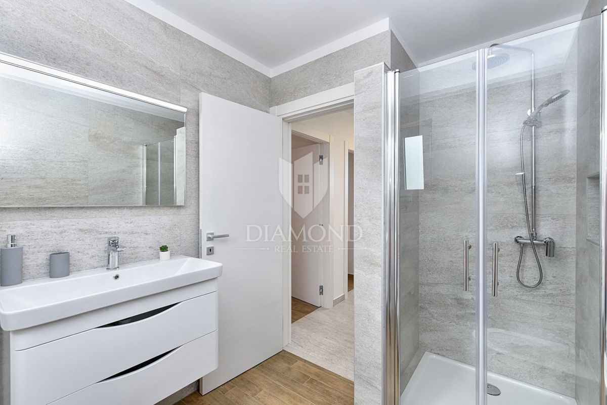 Una bella casa con piscina e vista sul mare, nelle vicinanze di Fasana!