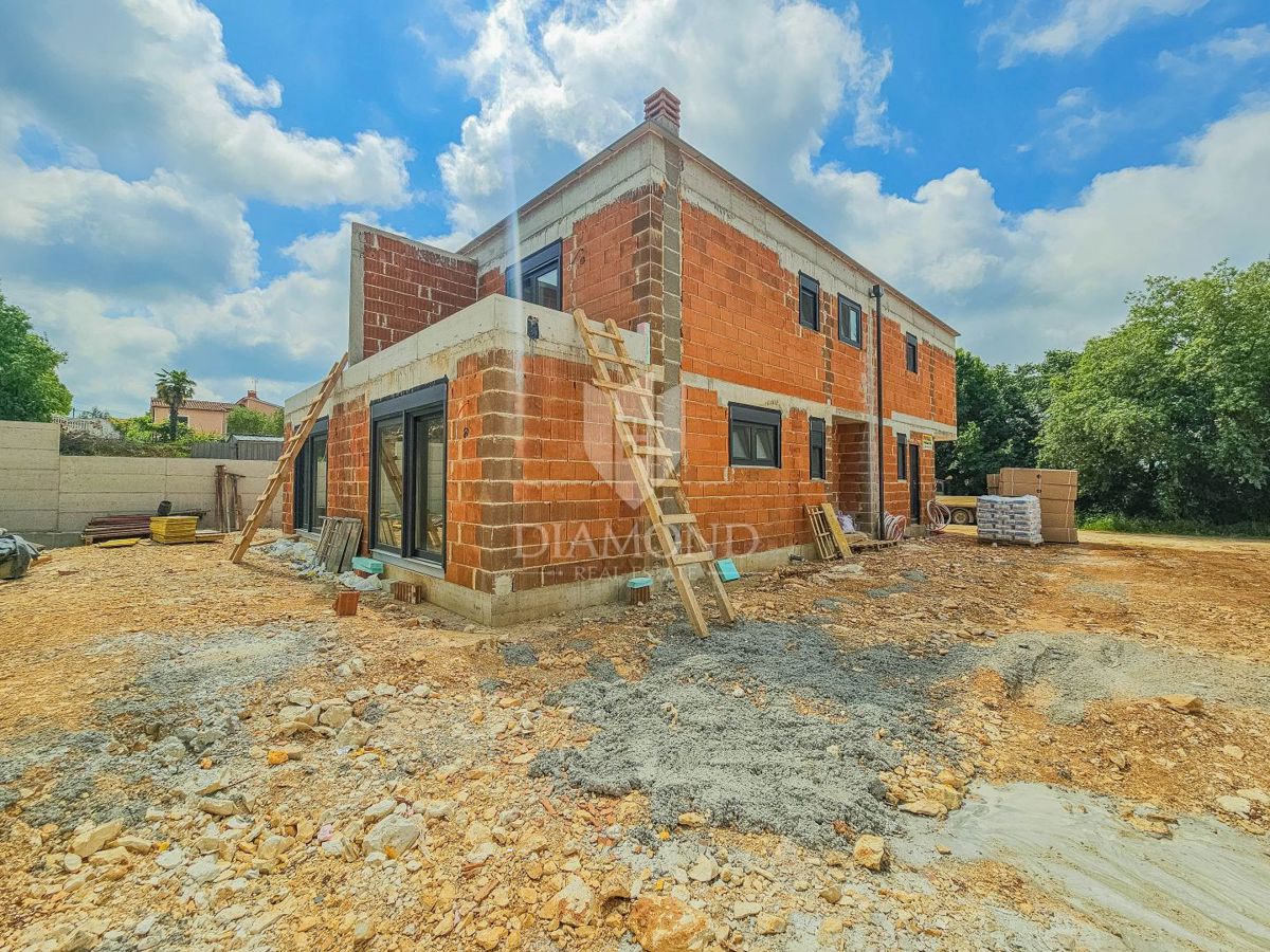 Salvore, dintorni! Casa moderna con piscina!