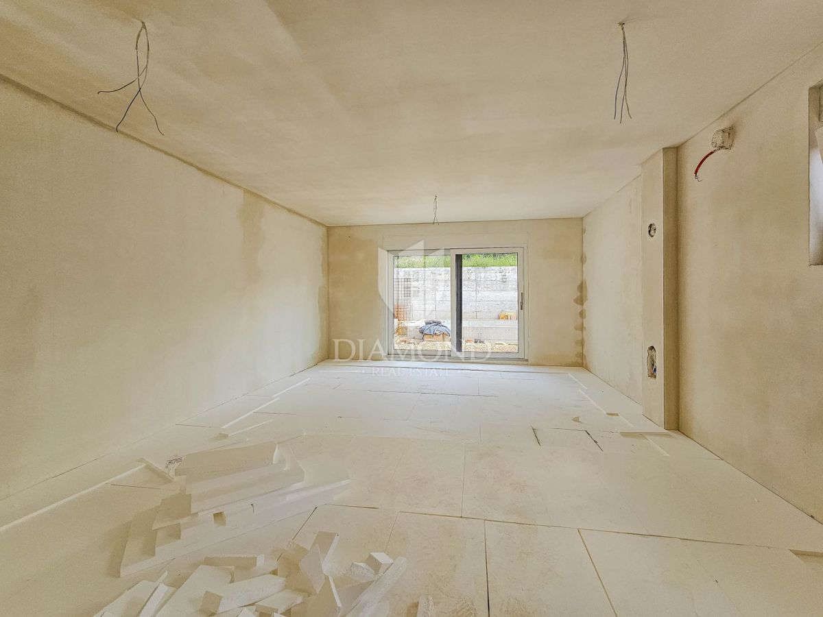 Salvore, dintorni! Casa moderna con piscina!