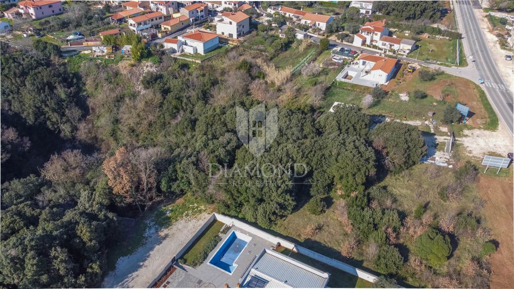 Terreno edificabile vicino alle spiagge e alla città, Pola! 
