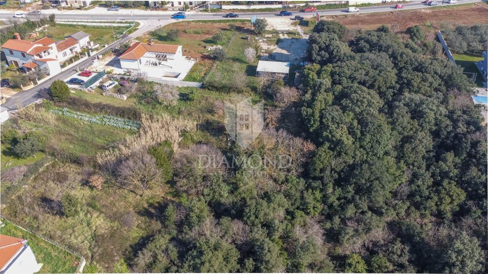 Terreno edificabile vicino alle spiagge e alla città, Pola! 