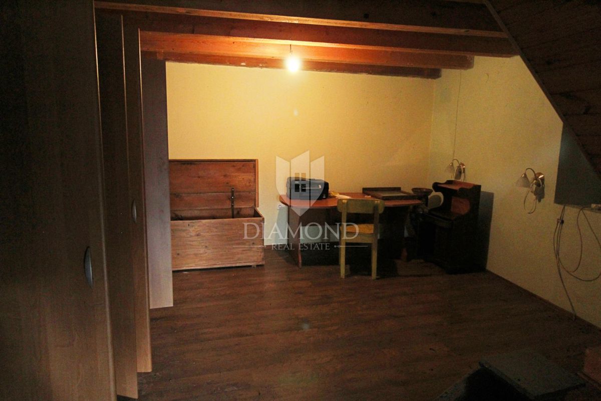 Labin, dintorni, autentica casa a schiera in pietra con edificio ausiliario