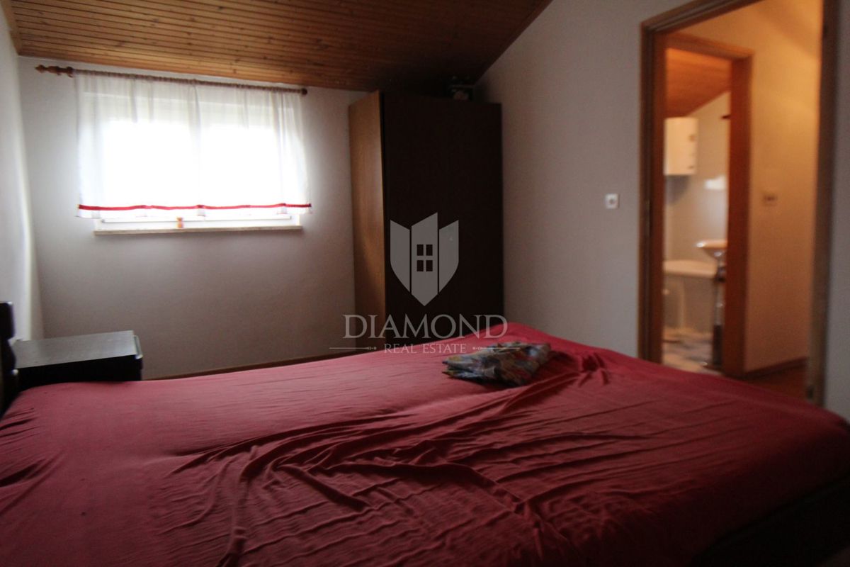 Labin, dintorni, autentica casa a schiera in pietra con edificio ausiliario