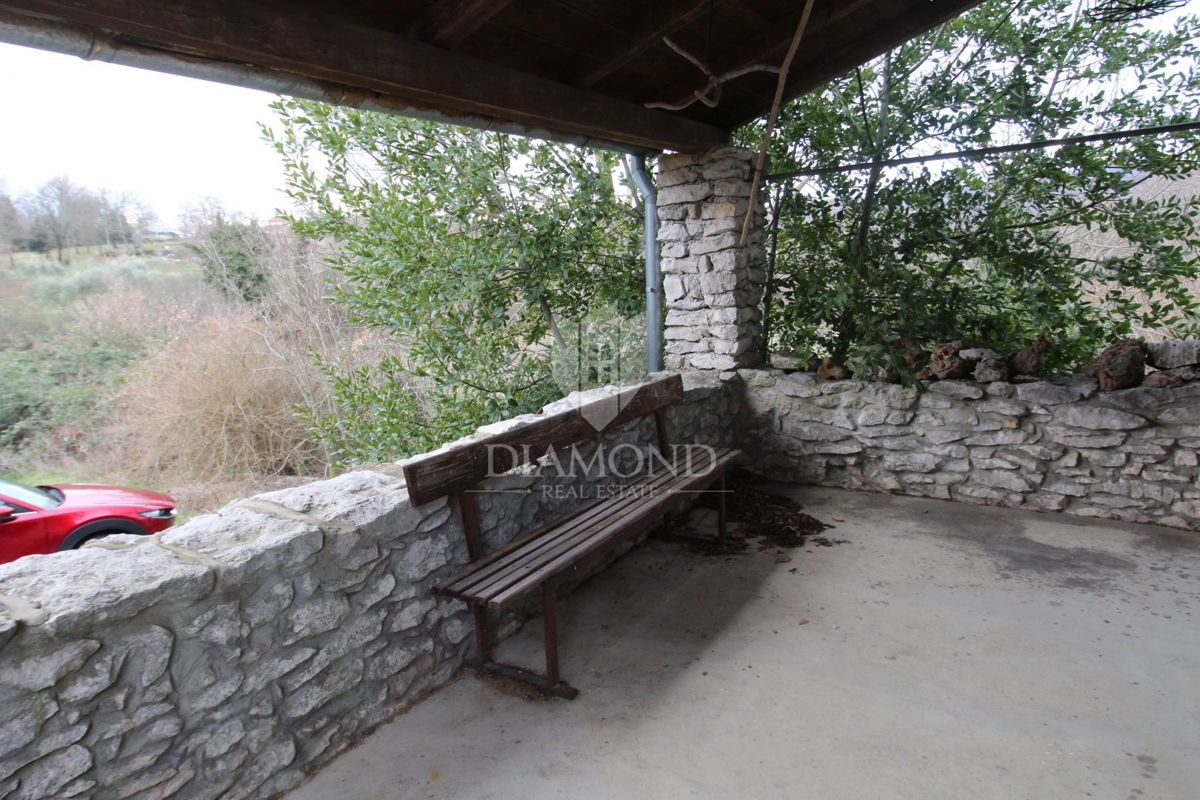 Labin, dintorni, autentica casa a schiera in pietra con edificio ausiliario