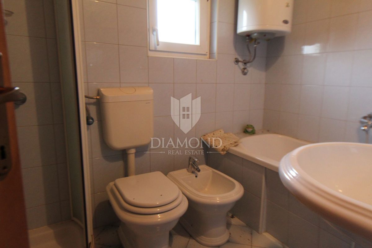 Labin, dintorni, autentica casa a schiera in pietra con edificio ausiliario