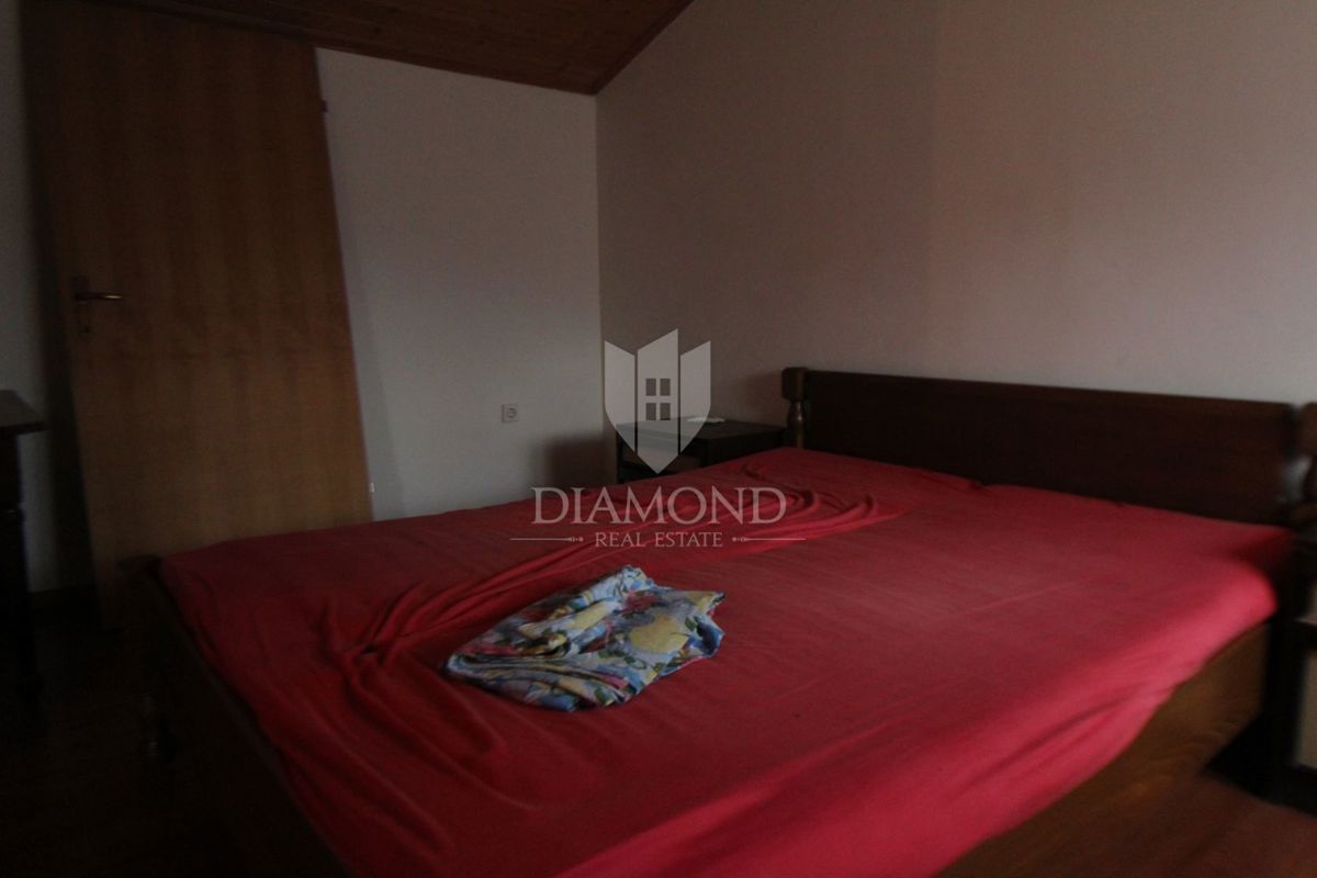 Labin, dintorni, autentica casa a schiera in pietra con edificio ausiliario