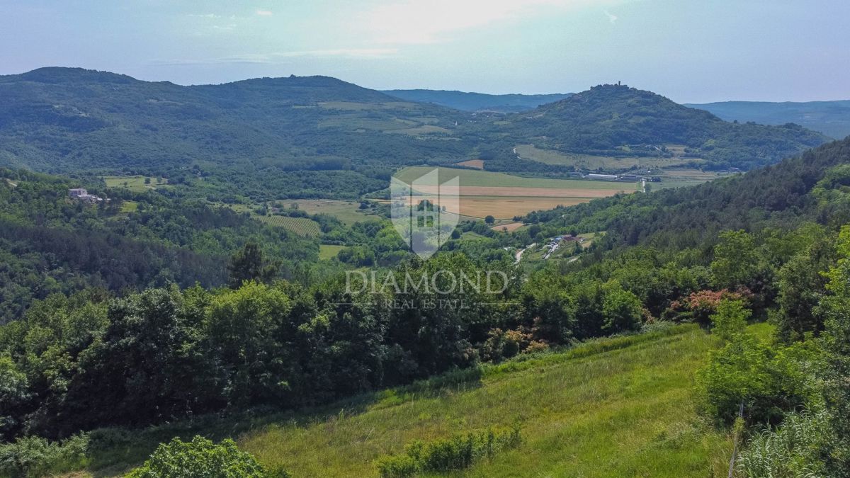 Istria, Montona, terreno con permesso di costruzione!