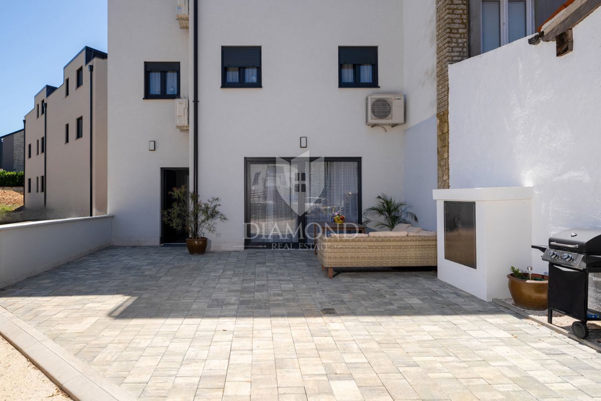 Parenzo, dintorni - appartamento di alta qualità in un nuovo edificio vicino al mare!