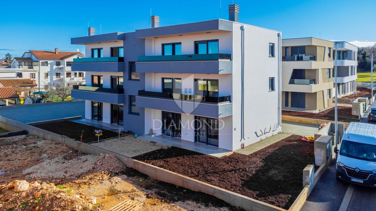 Umago, nuovo edificio! Splendido appartamento con due camere da letto!