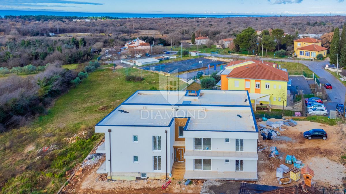 Umago! Appartamento al 1° piano con terrazza panoramica e vista mare!