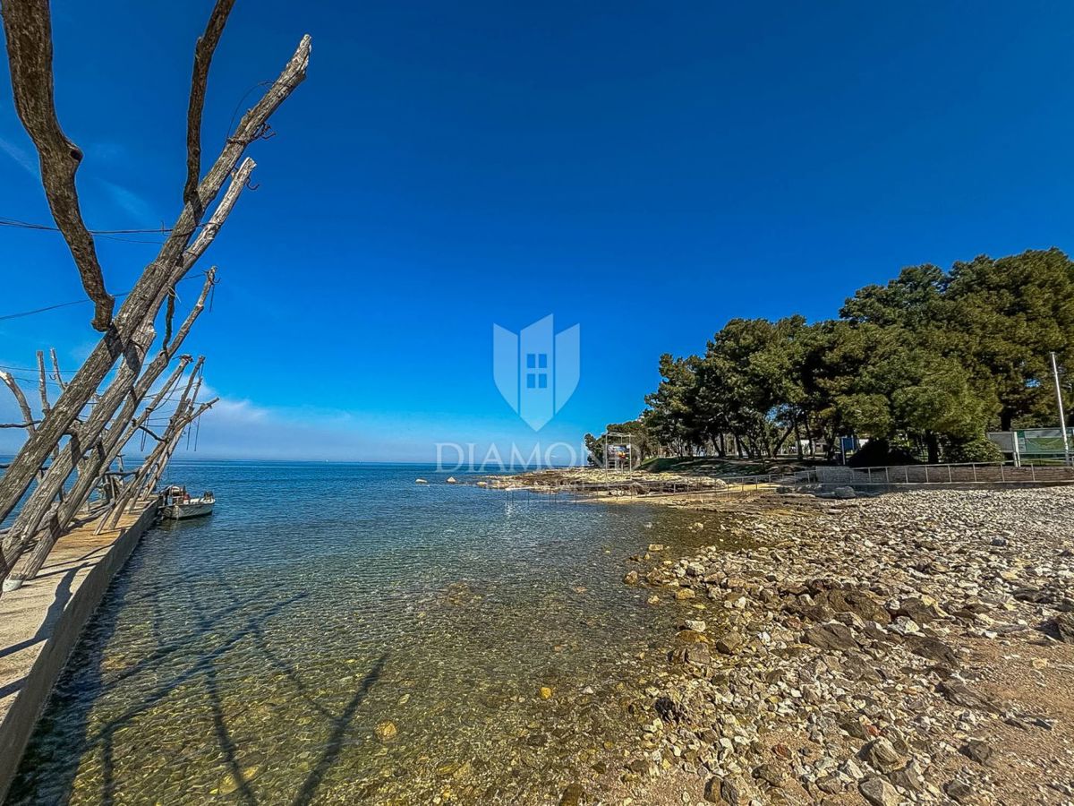 Istria, Umago, moderno appartamento con balcone a 400 metri dalla spiaggia!