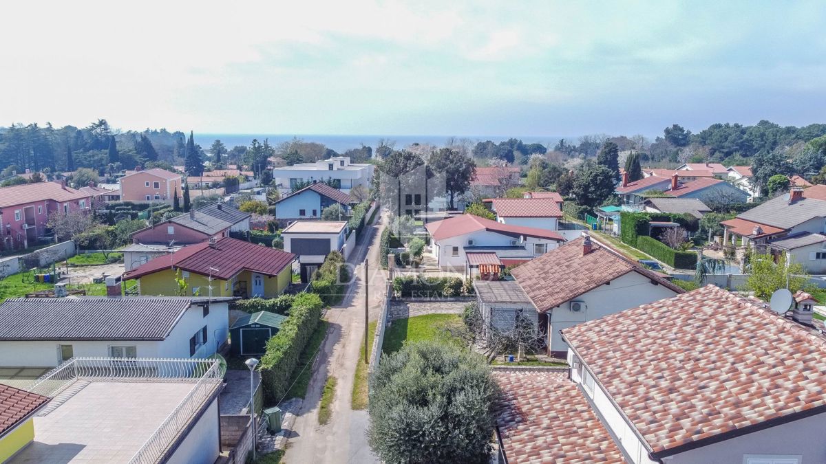Istria, Umago, moderno appartamento con balcone a 400 metri dalla spiaggia!