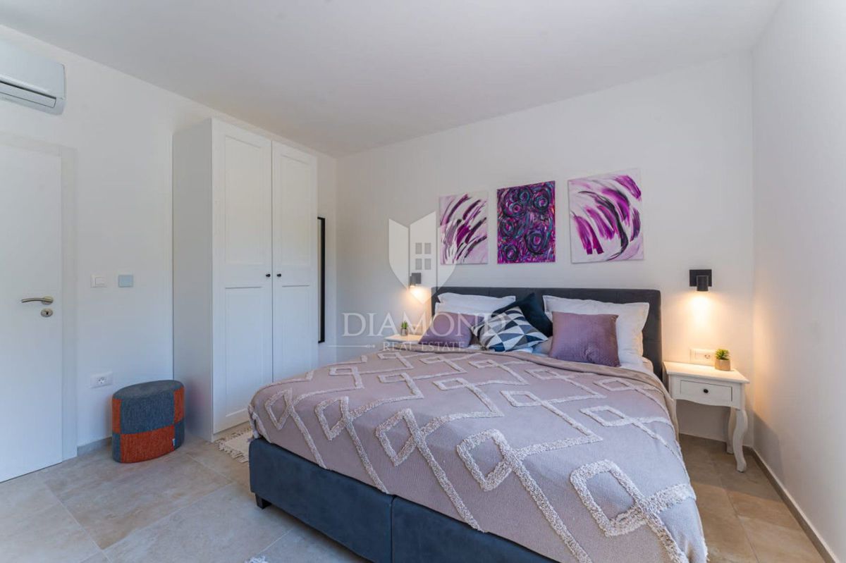 Nuova casa moderna con piscina vicino a Labin