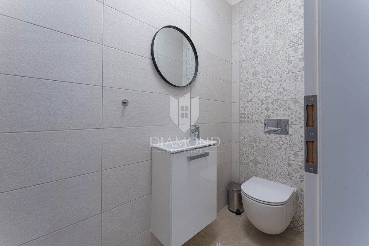 Nuova casa moderna con piscina vicino a Labin