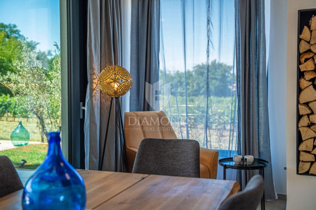 Nuova casa moderna con piscina vicino a Labin