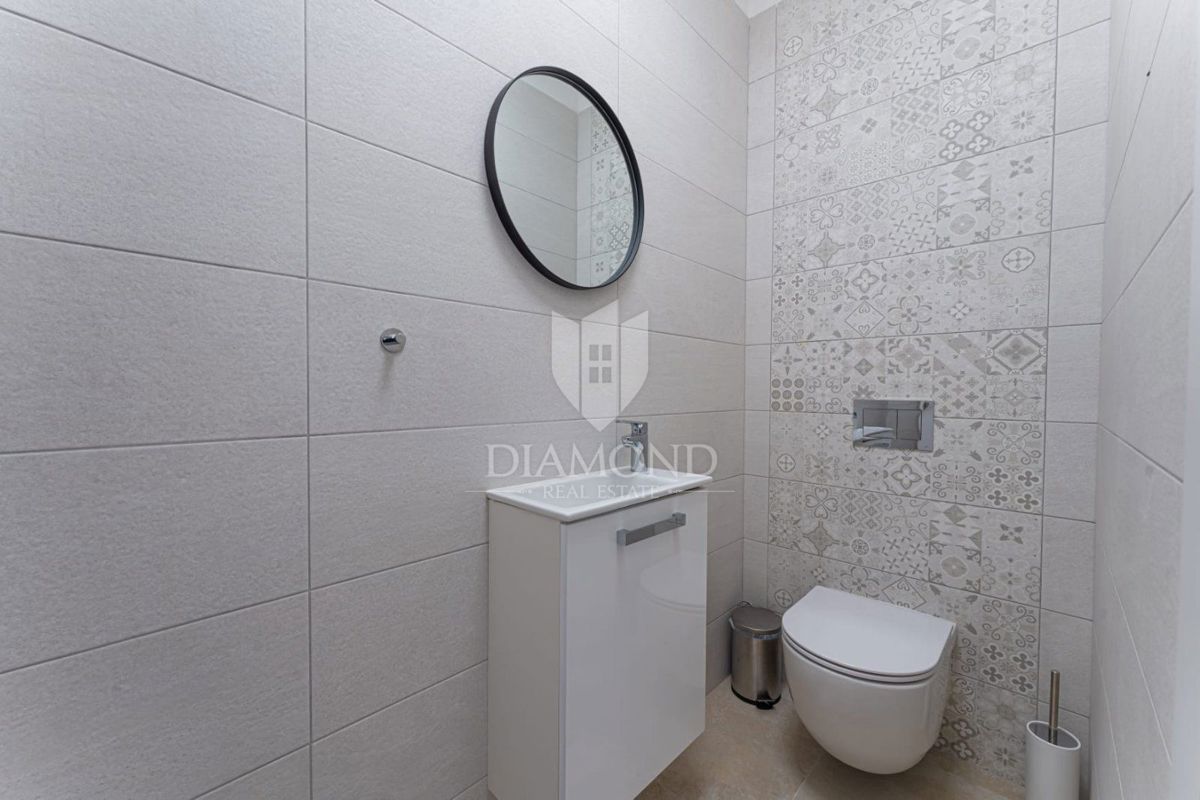 Nuova casa moderna con piscina vicino a Labin