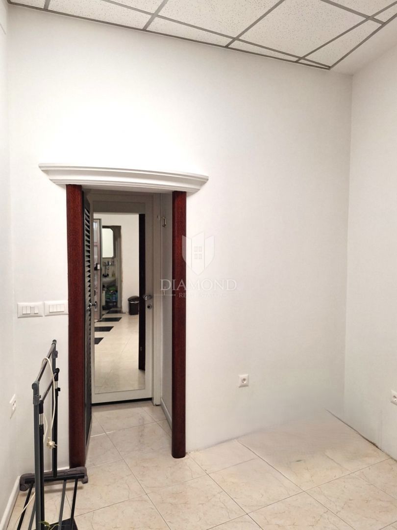 Parenzo – Spazio commerciale attraente in posizione centrale di prestigio!