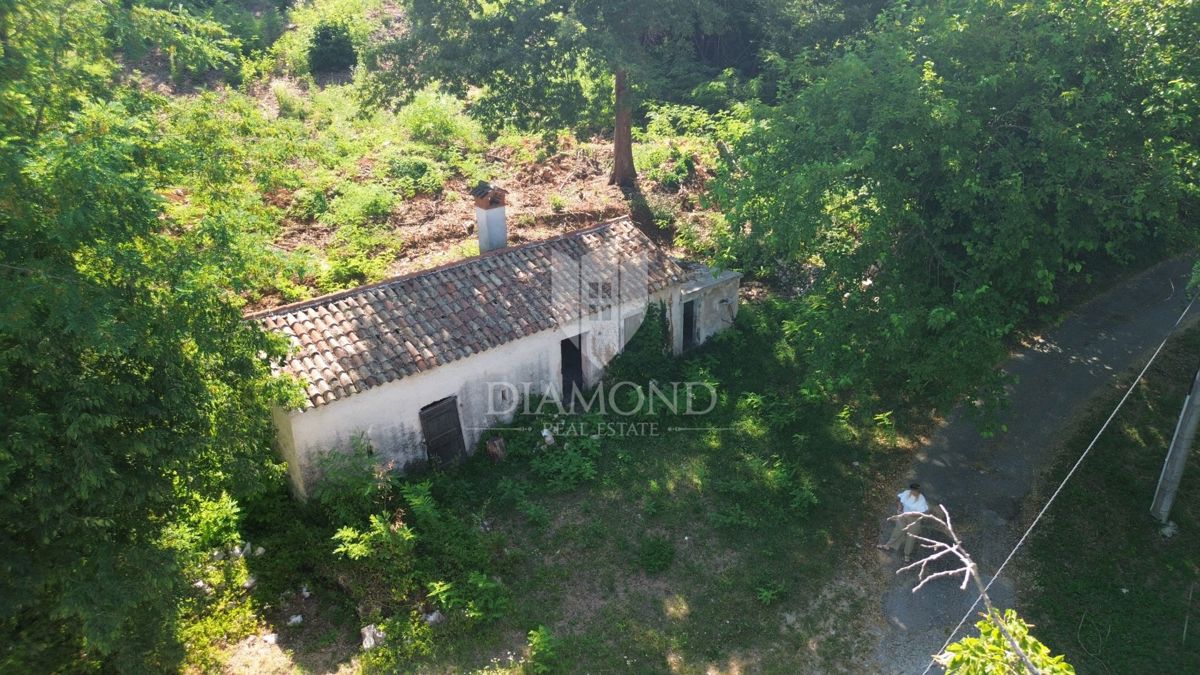 Terreno edificabile con oggetto di ristrutturazione