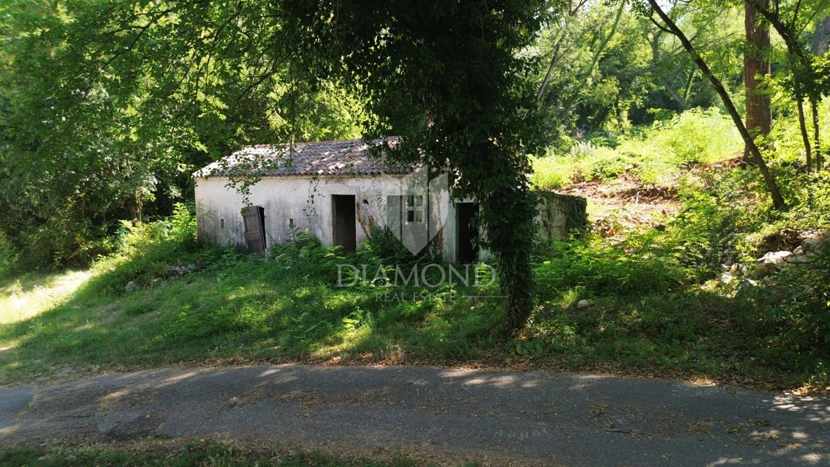 Terreno edificabile con oggetto di ristrutturazione