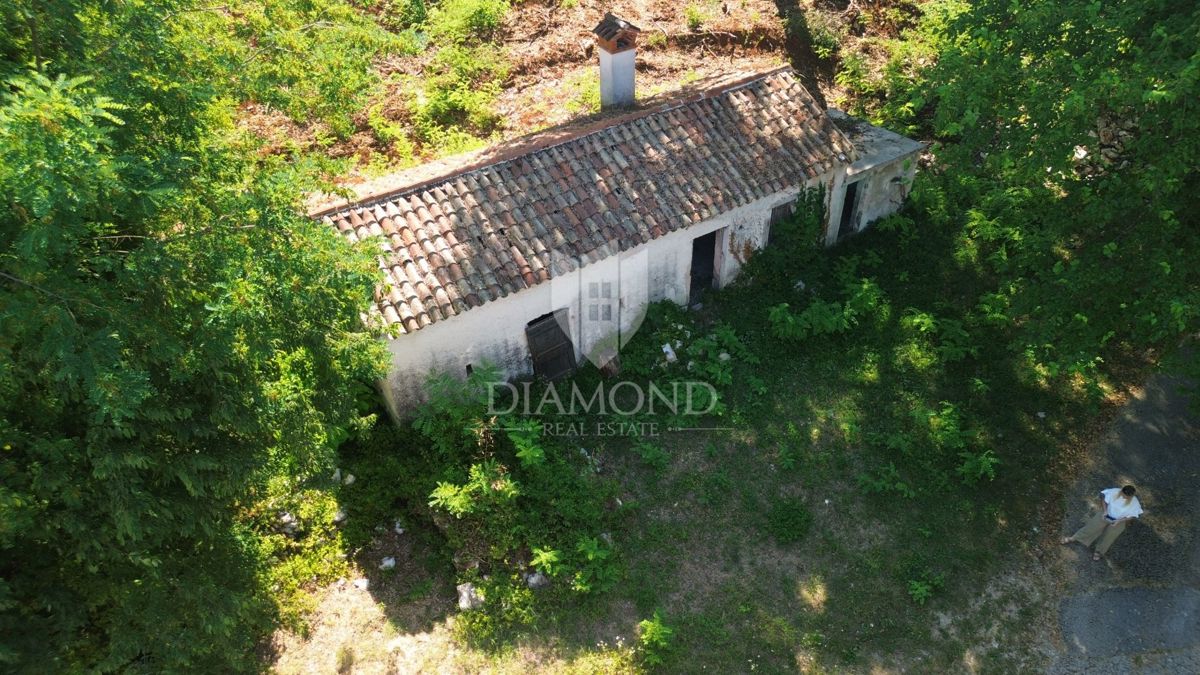 Terreno edificabile con oggetto di ristrutturazione