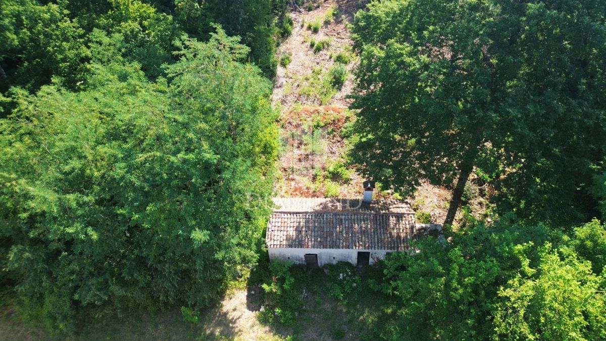 Terreno edificabile con oggetto di ristrutturazione