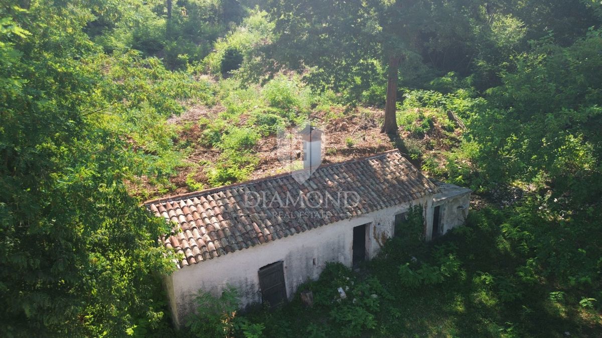 Terreno edificabile con oggetto di ristrutturazione