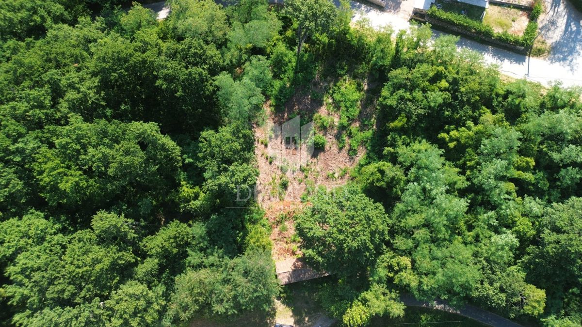 Terreno edificabile con oggetto di ristrutturazione