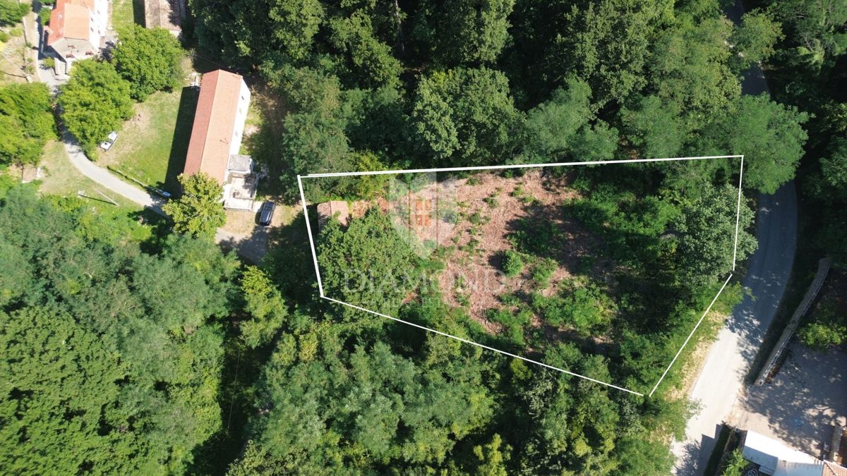 Terreno edificabile con oggetto di ristrutturazione