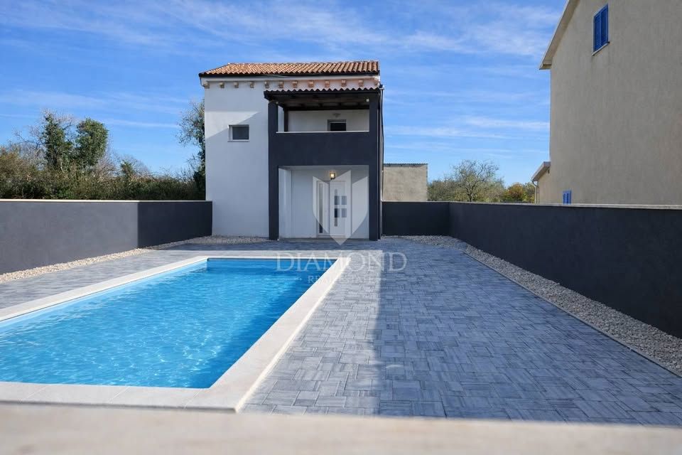 Žminj, casa recentemente ristrutturata in posizione tranquilla