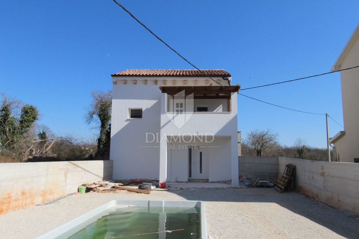 Žminj, casa recentemente ristrutturata in posizione tranquilla