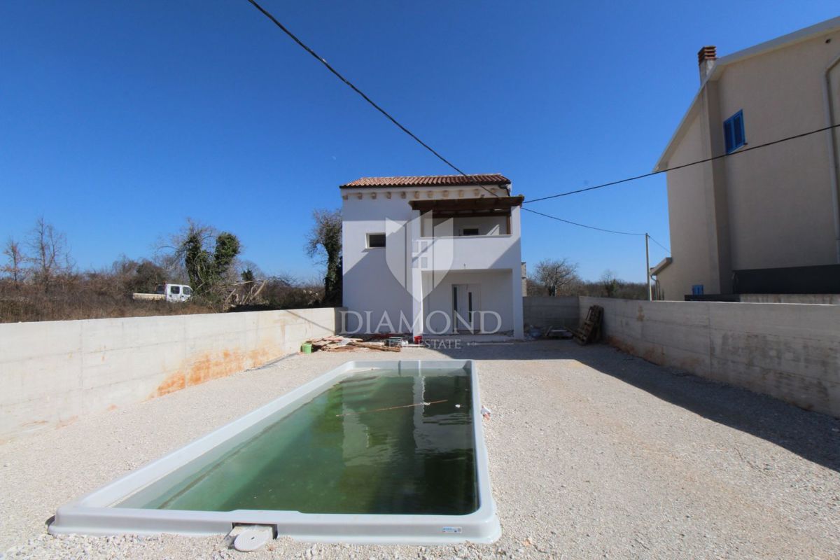 Žminj, casa recentemente ristrutturata in posizione tranquilla