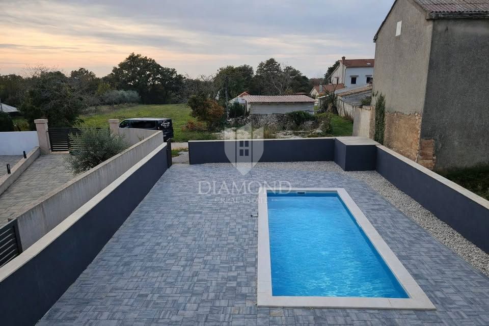 Žminj, casa recentemente ristrutturata in posizione tranquilla