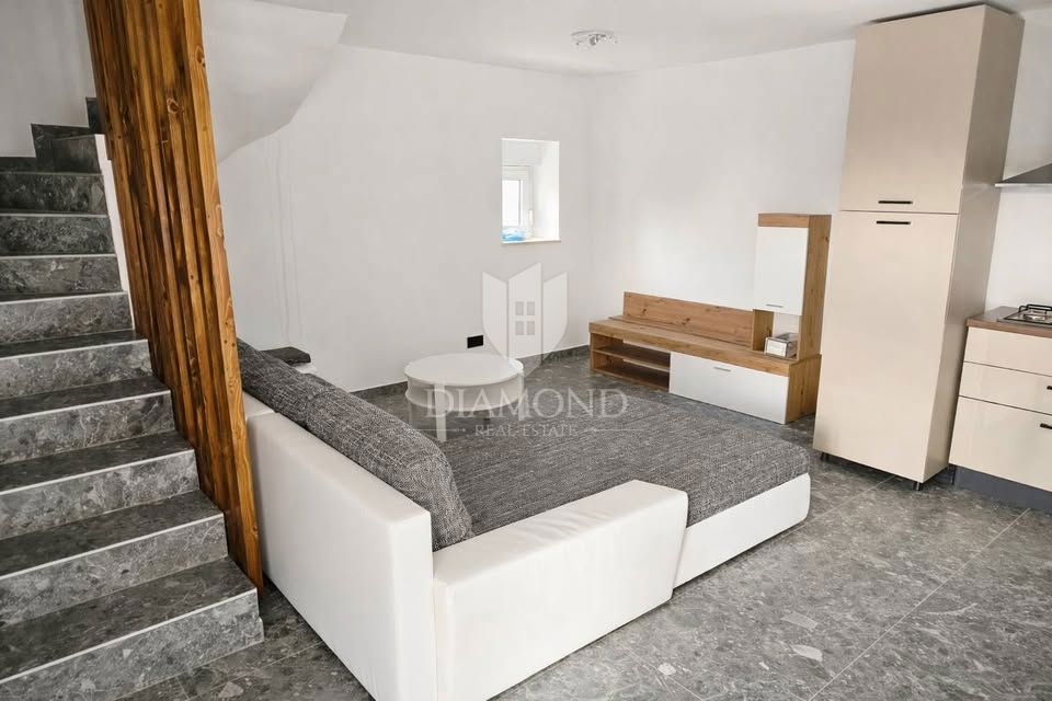 Žminj, casa recentemente ristrutturata in posizione tranquilla