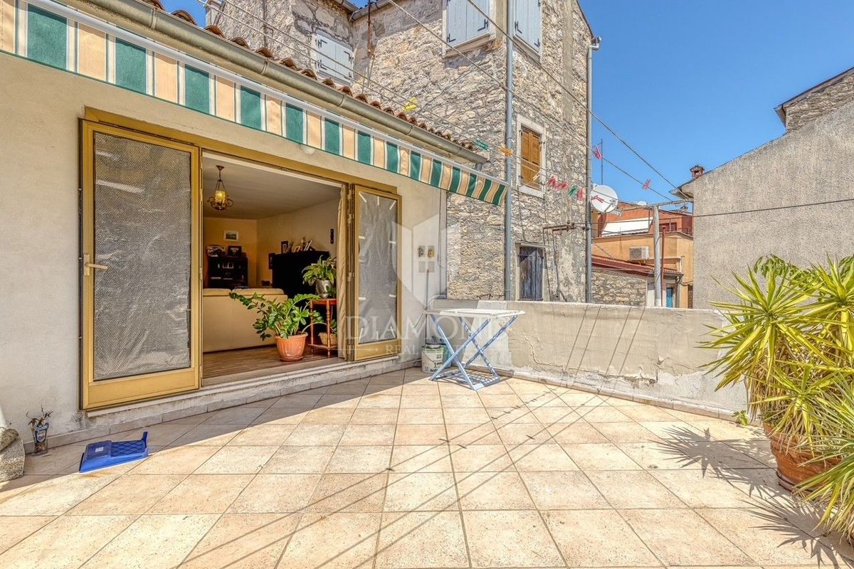 Casa attraente nel centro di Rovigno, tante possibilità!