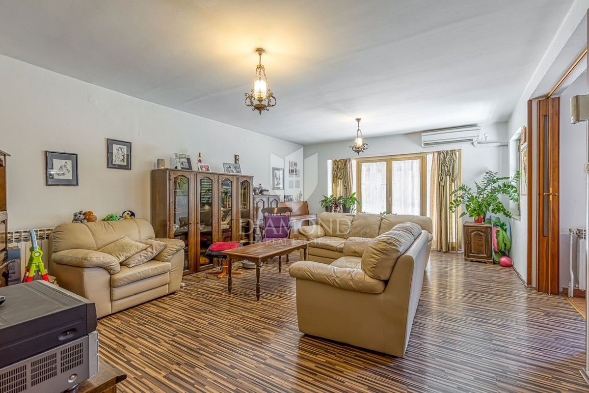 Casa attraente nel centro di Rovigno, tante possibilità!