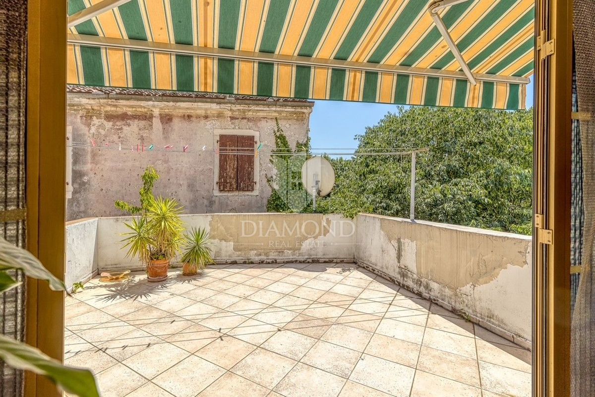 Casa attraente nel centro di Rovigno, tante possibilità!