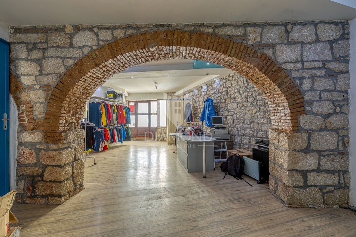 Casa attraente nel centro di Rovigno, tante possibilità!