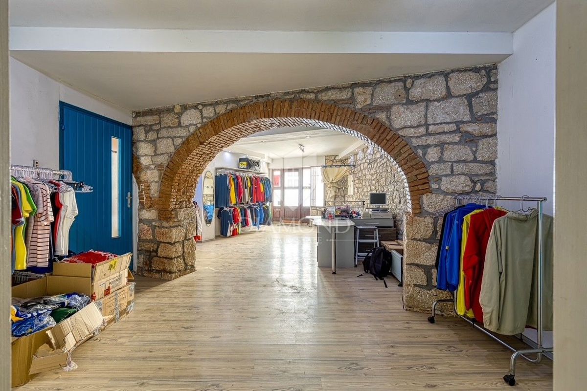 Casa attraente nel centro di Rovigno, tante possibilità!