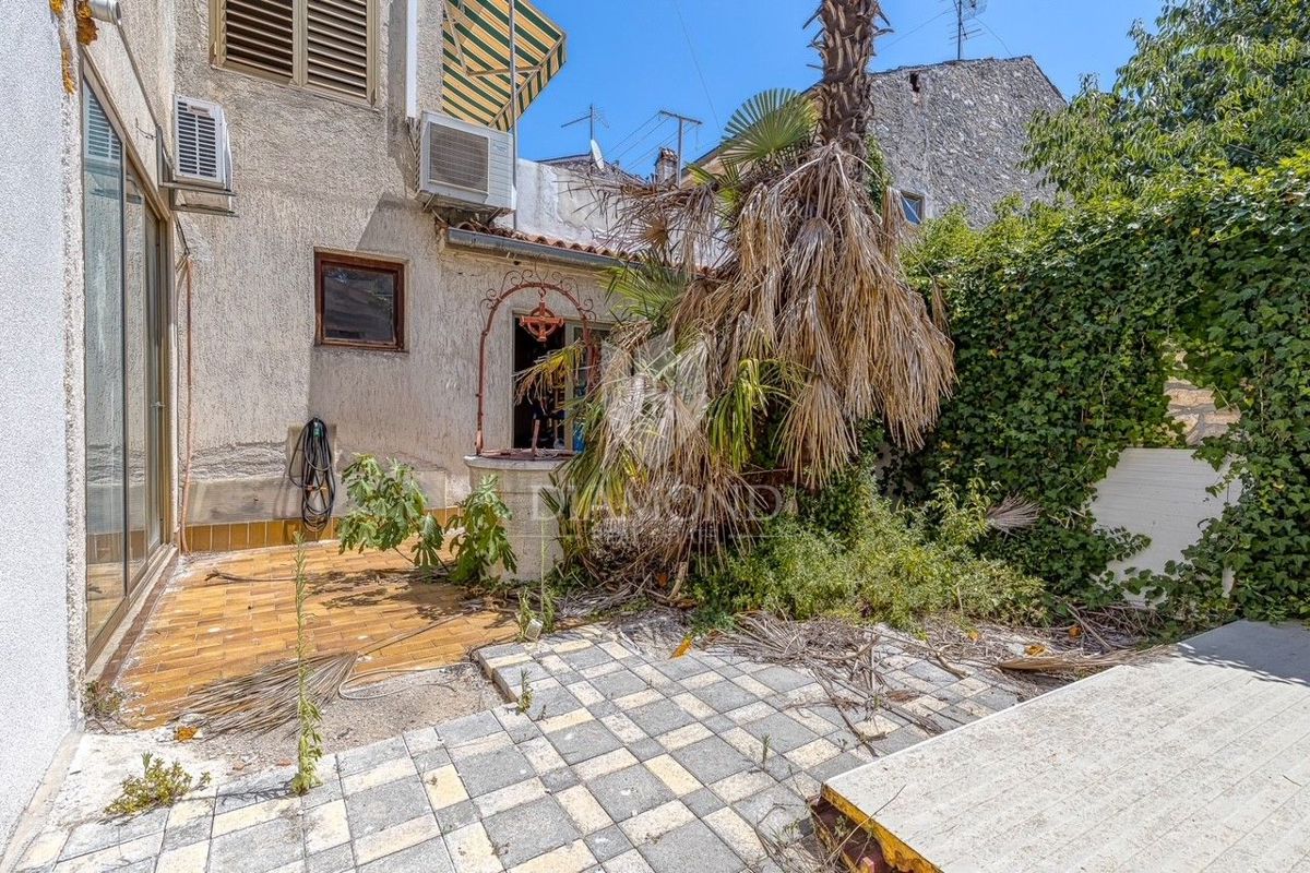 Casa attraente nel centro di Rovigno, tante possibilità!