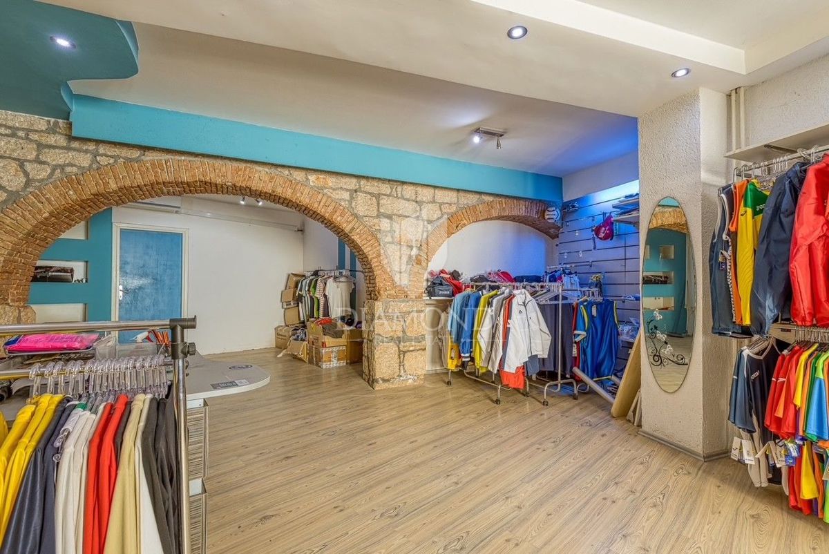 Casa attraente nel centro di Rovigno, tante possibilità!