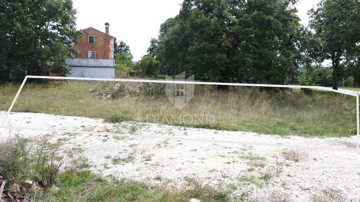 Sv. Lovreč – terreno 943 m² per costruzione villa con piscina