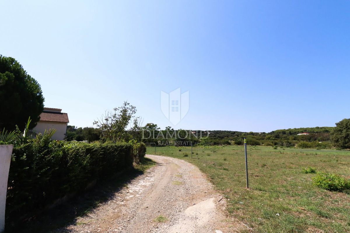 Terreno edificabile ad uso misto – Pola!