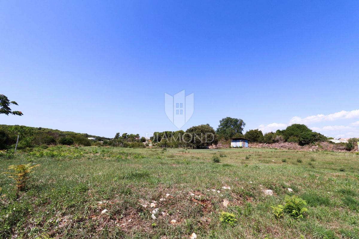 Terreno edificabile ad uso misto – Pola!