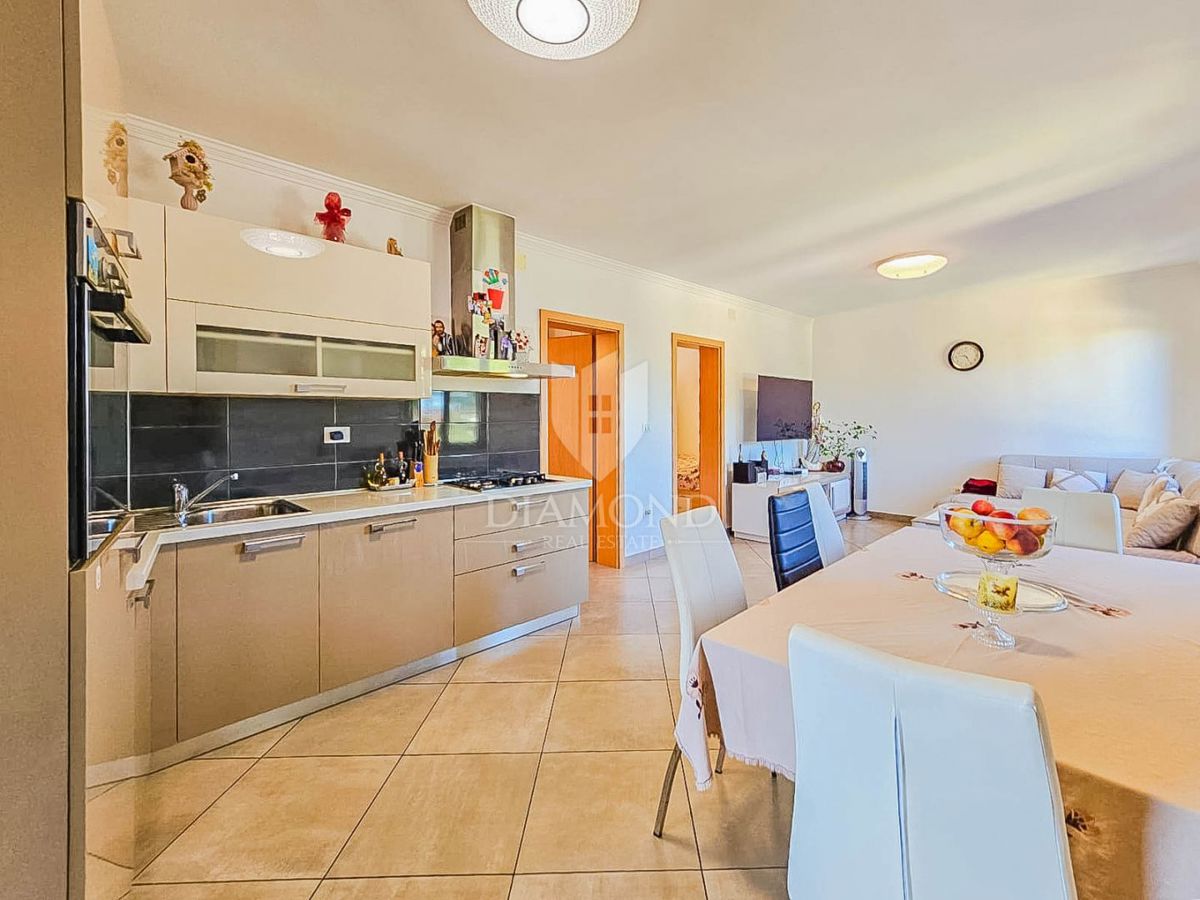 Umago, casa con 2 appartamenti a 500 metri dal mare!